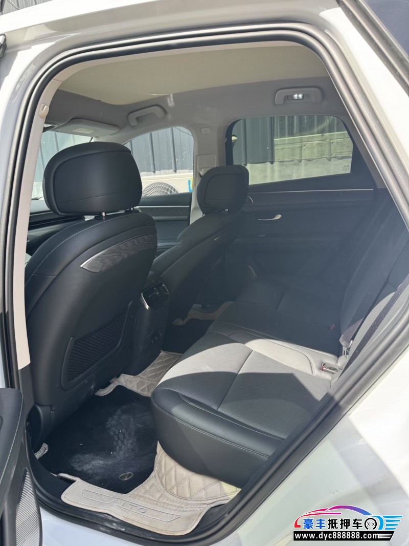 23年华为问界轿车抵押车出售