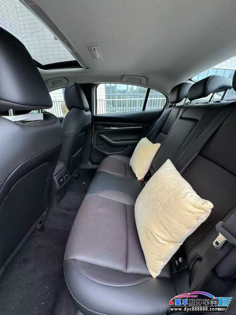 25年马自达昂克赛拉轿车抵押车出售