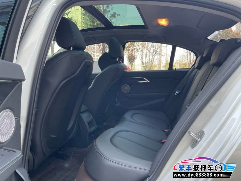 22年宝马1系轿车抵押车出售