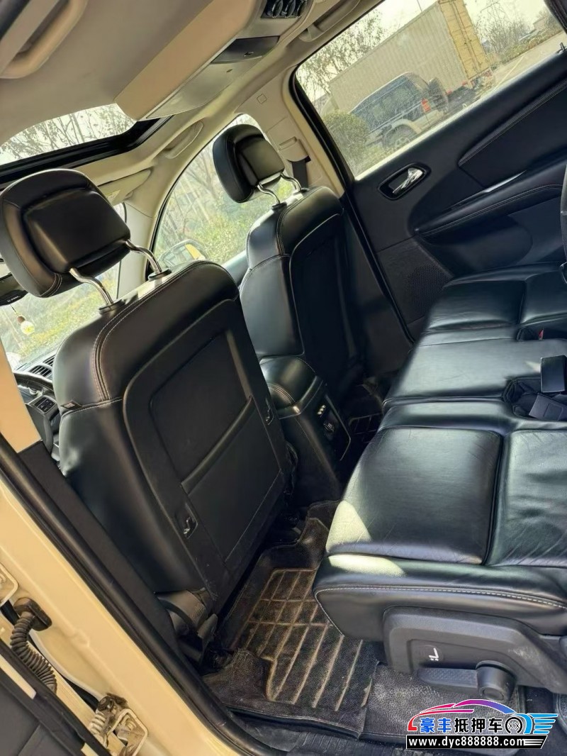 14年道奇酷威轿车抵押车出售