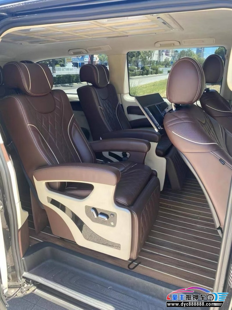 17年奔驰威霆轿车抵押车出售