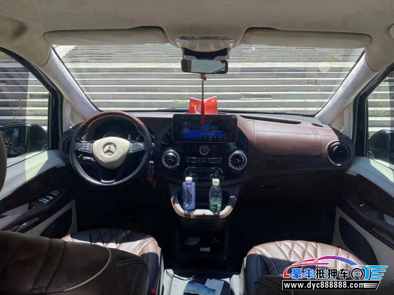 17年奔驰威霆轿车抵押车出售