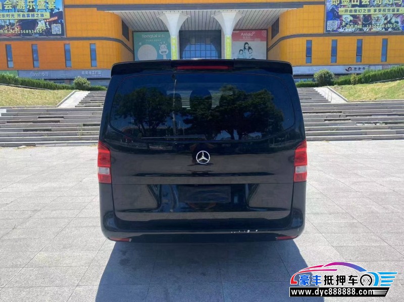 17年奔驰威霆轿车抵押车出售