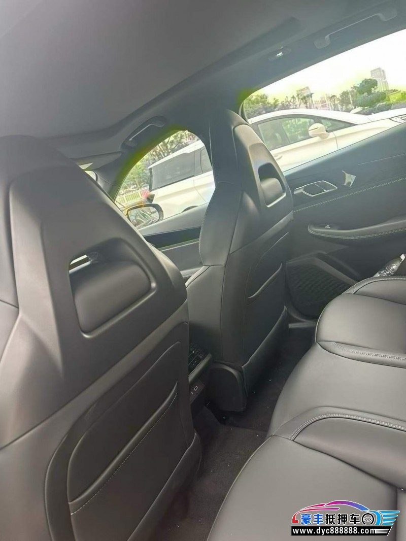 25年领克03轿车抵押车出售