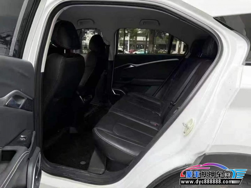 23年哪吒U轿车抵押车出售