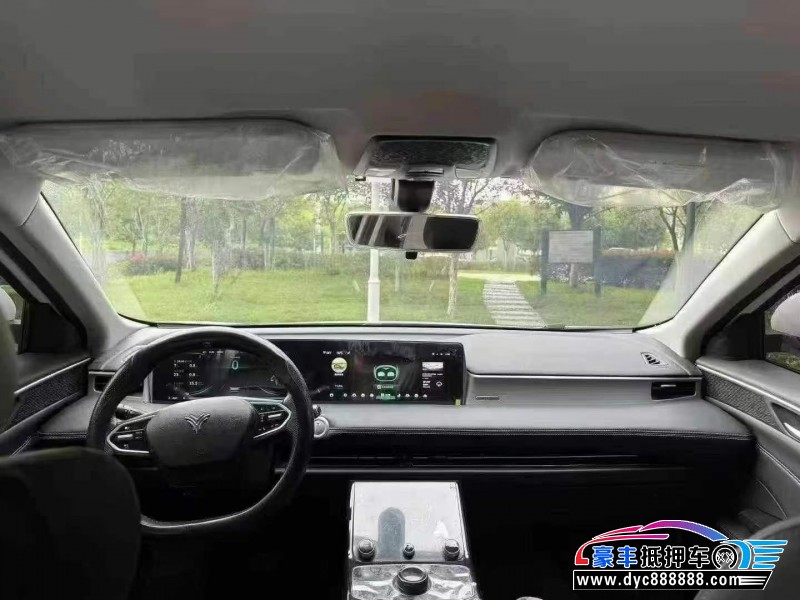 23年哪吒U轿车抵押车出售