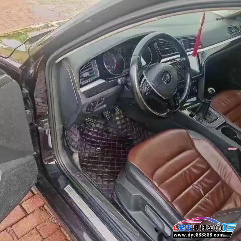 15年大众凌渡轿车抵押车出售