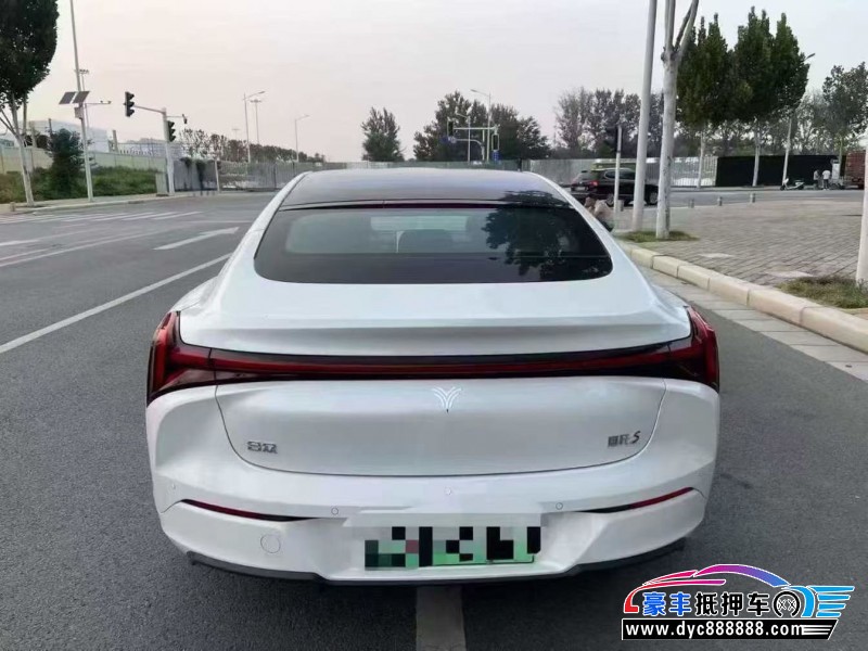 24年哪吒S轿车抵押车出售