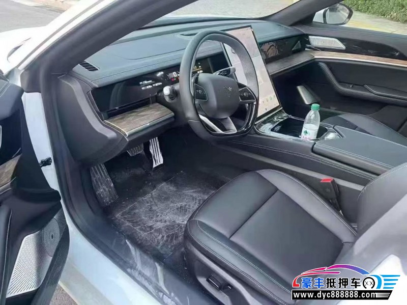 24年哪吒S轿车抵押车出售