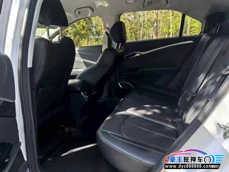 23年哪吒U轿车抵押车出售