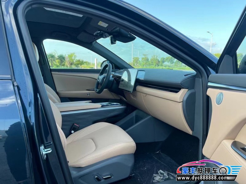 25年极狐阿尔法T轿车抵押车出售