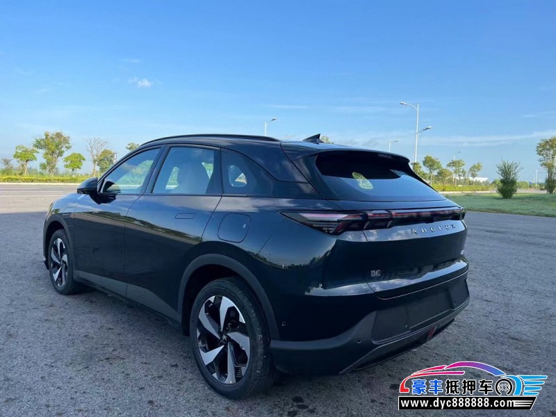 25年极狐阿尔法T轿车抵押车出售