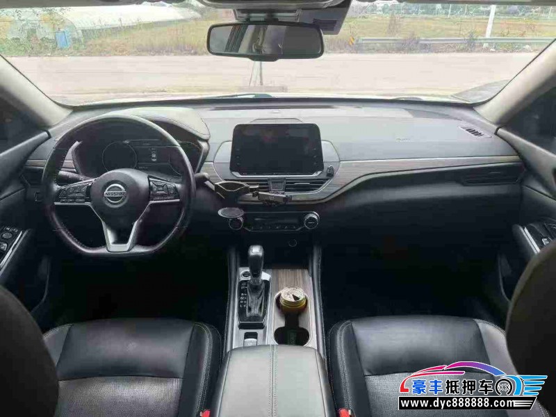 22年日产天籁轿车抵押车出售