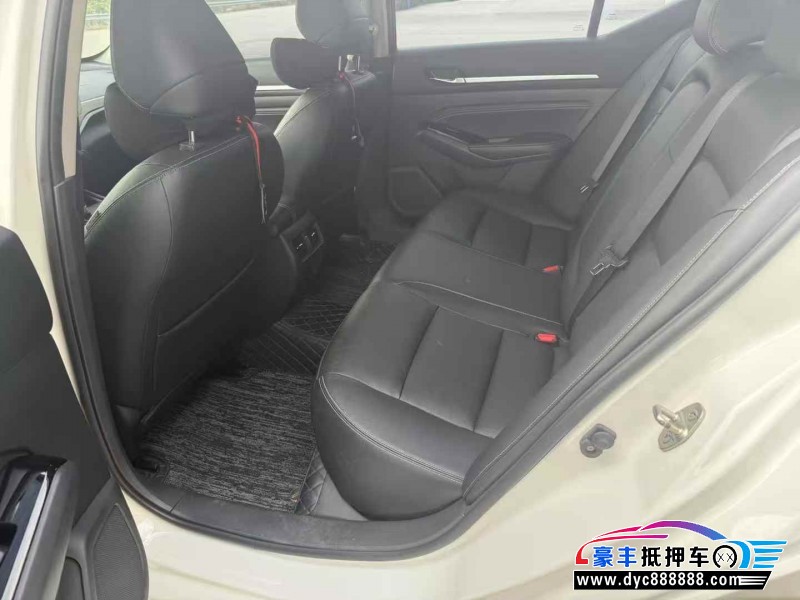 22年日产天籁轿车抵押车出售