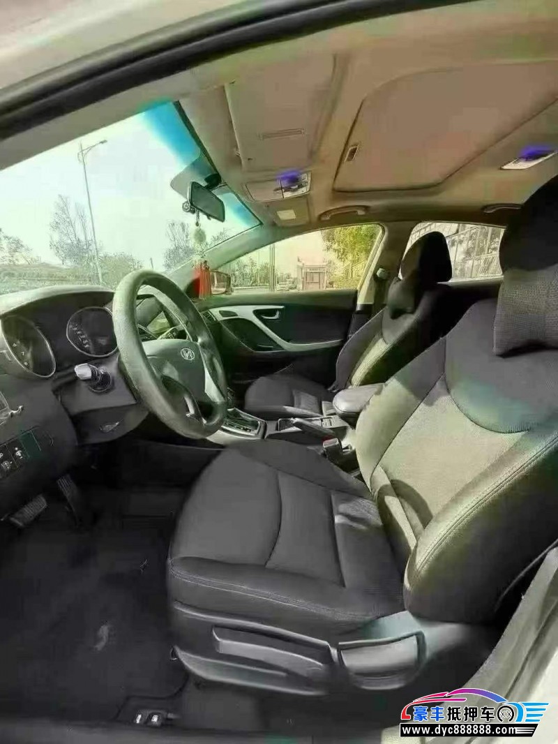 17年现代朗动轿车抵押车出售