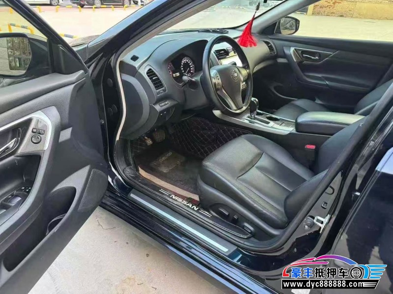 16年日产天籁轿车抵押车出售