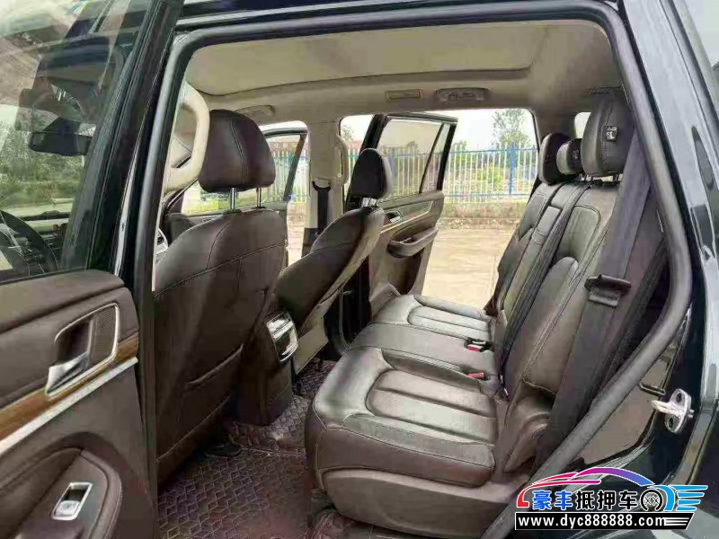 18年荣威RX8轿车抵押车出售