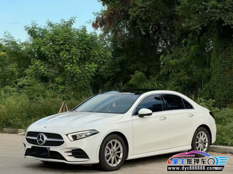 22年奔驰A轿车抵押车出售