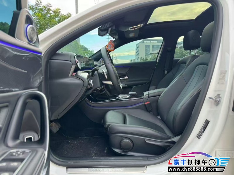 22年奔驰A轿车抵押车出售