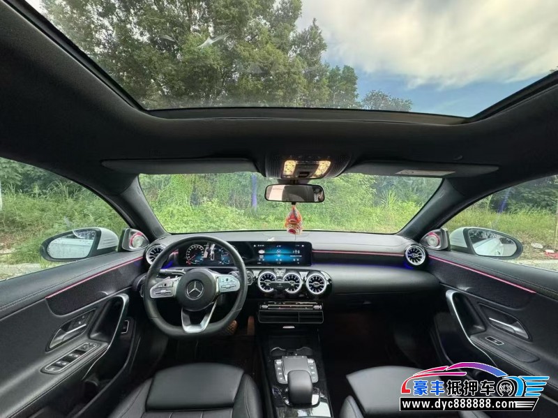 22年奔驰A轿车抵押车出售