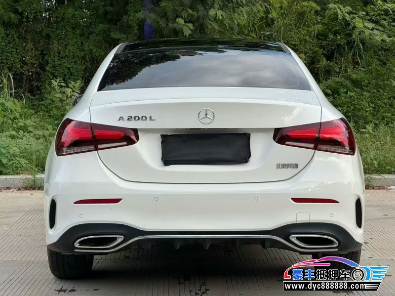 22年奔驰A轿车抵押车出售