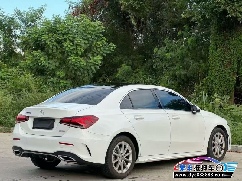 22年奔驰A轿车抵押车出售