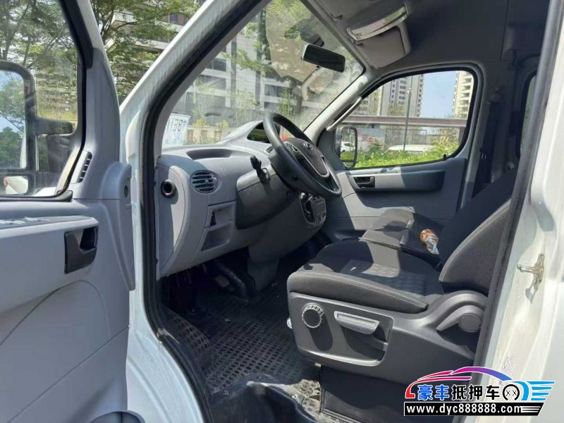 22年上汽大通V80轿车抵押车出售