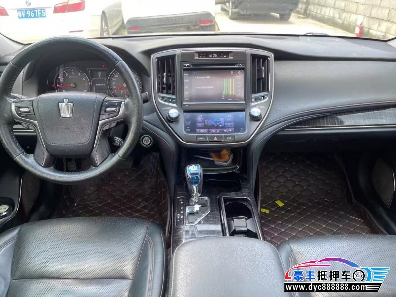 16年丰田皇冠轿车抵押车出售