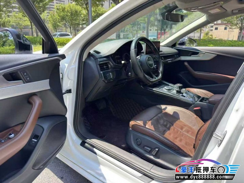 17年奥迪A4L轿车抵押车出售