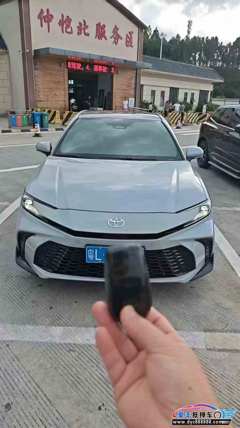 25年丰田凯美瑞轿车抵押车出售