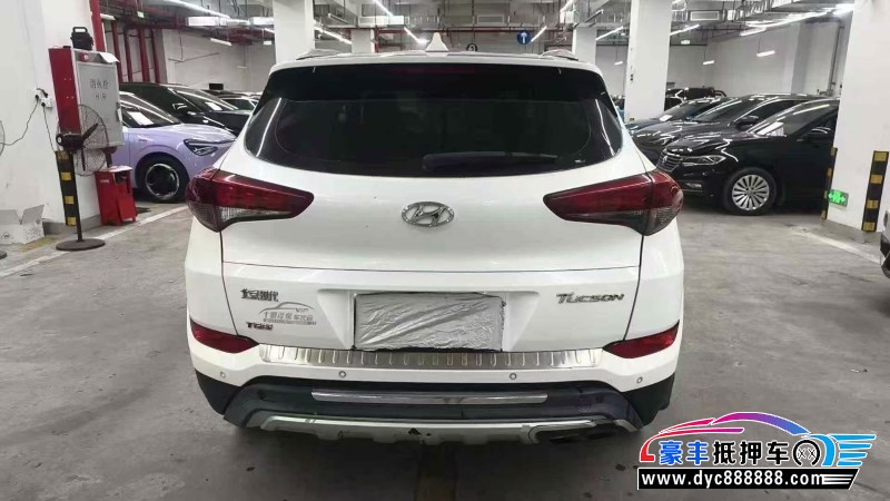 17年现代途胜轿车抵押车出售