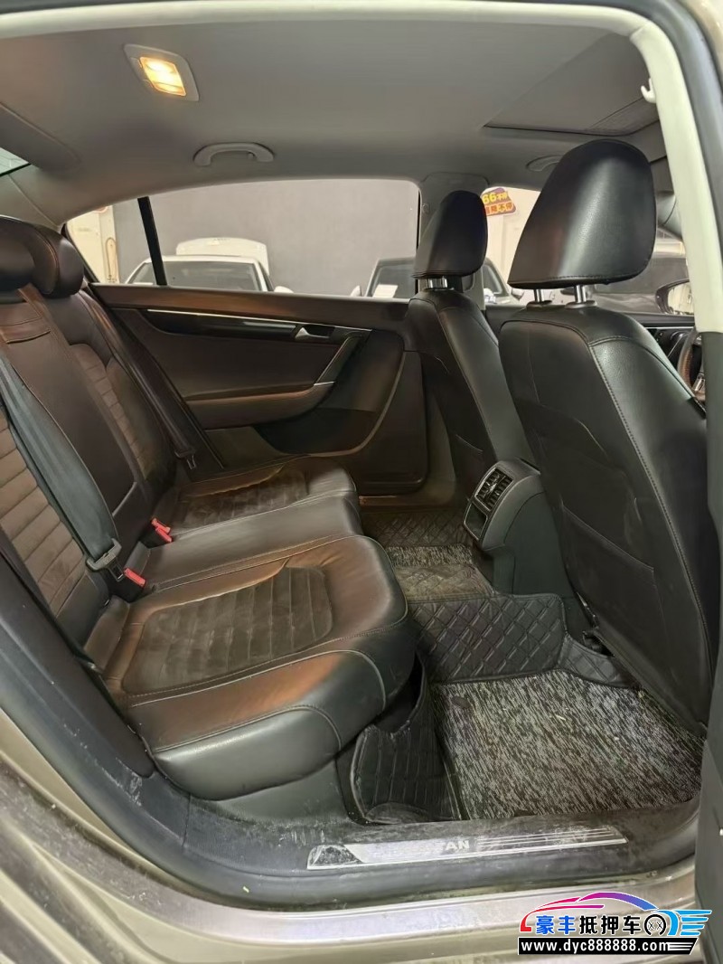 14年大众迈腾轿车抵押车出售