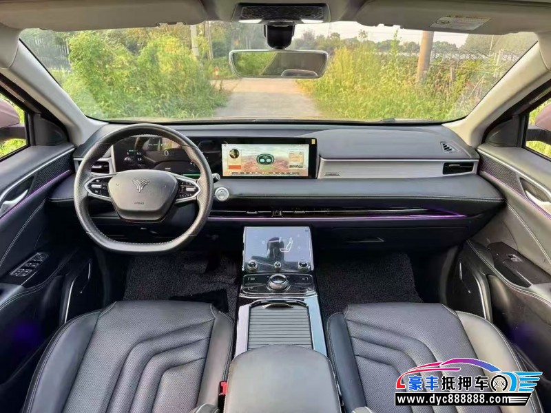 24年哪吒U轿车抵押车出售