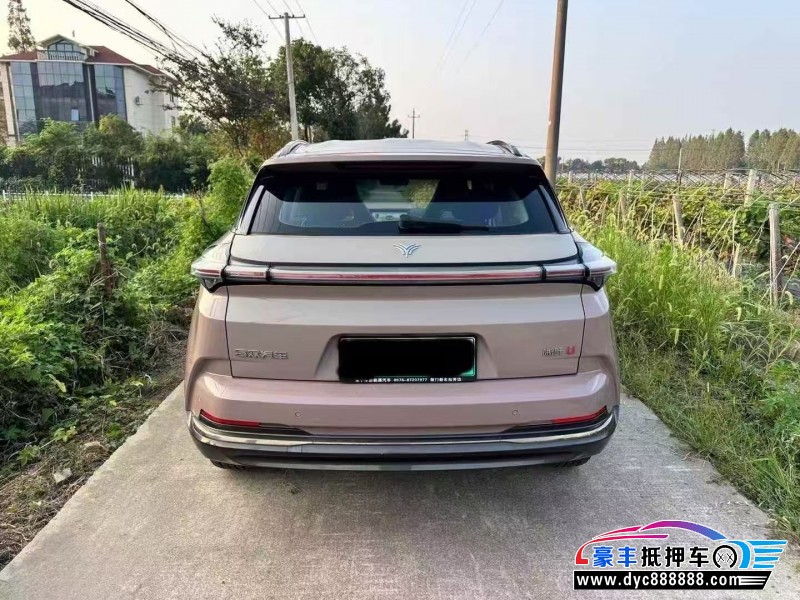 24年哪吒U轿车抵押车出售