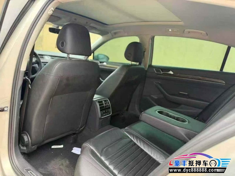 17年大众迈腾轿车抵押车出售