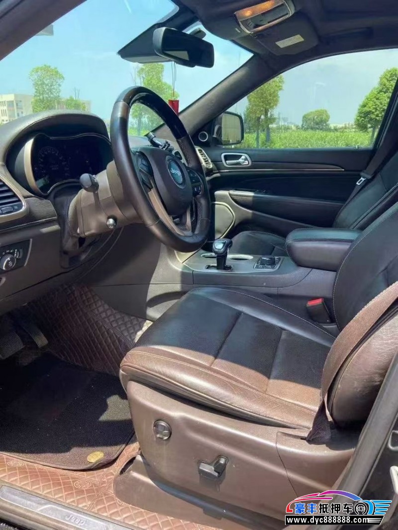 15年Jeep大切诺基轿车抵押车出售