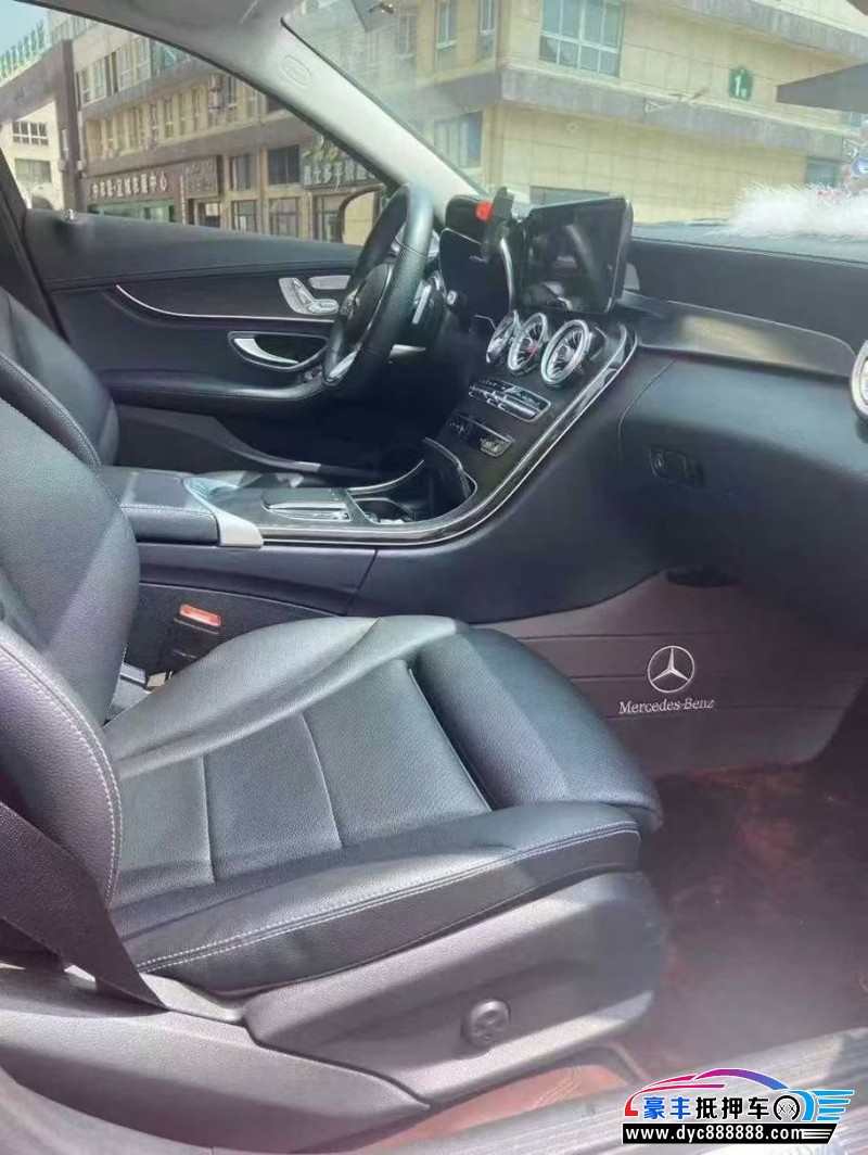 19年奔驰C轿车抵押车出售
