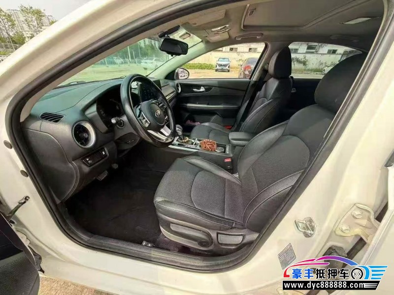 20年起亚K3轿车抵押车出售