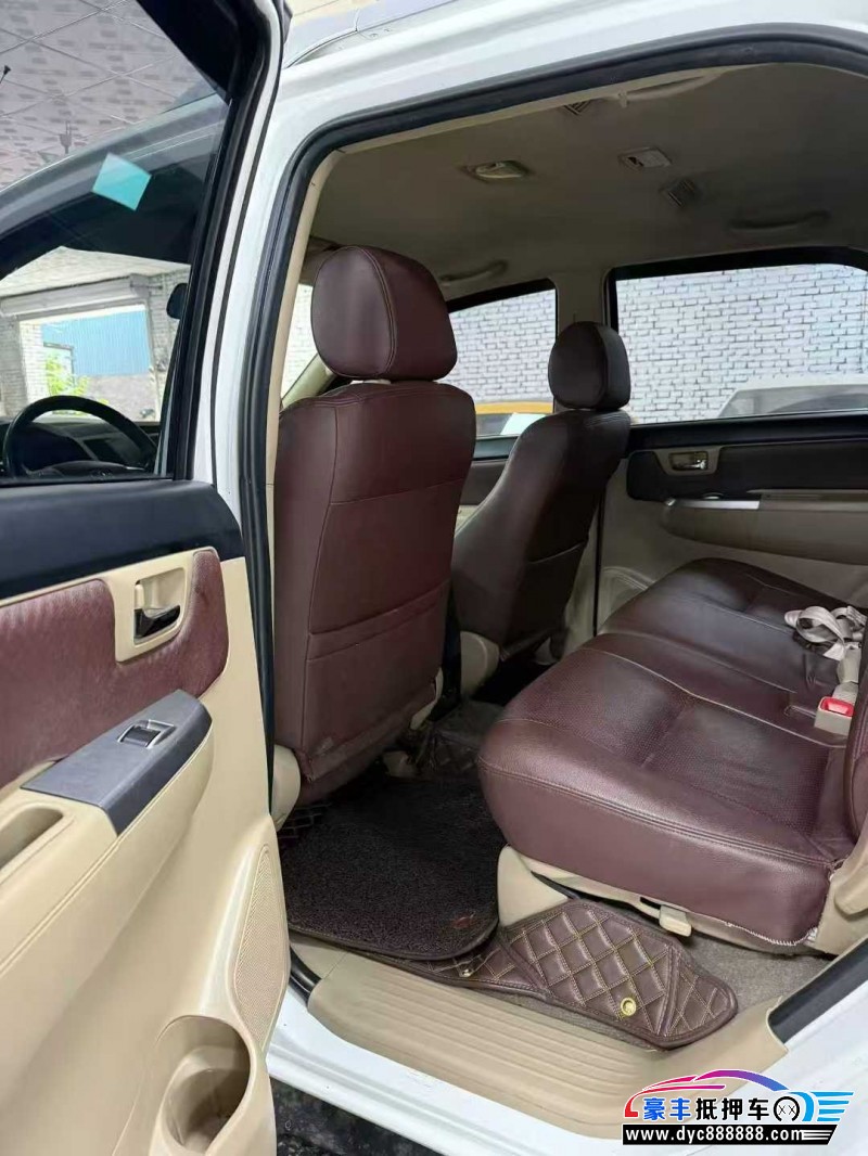 16年丰田奔跑者轿车抵押车出售