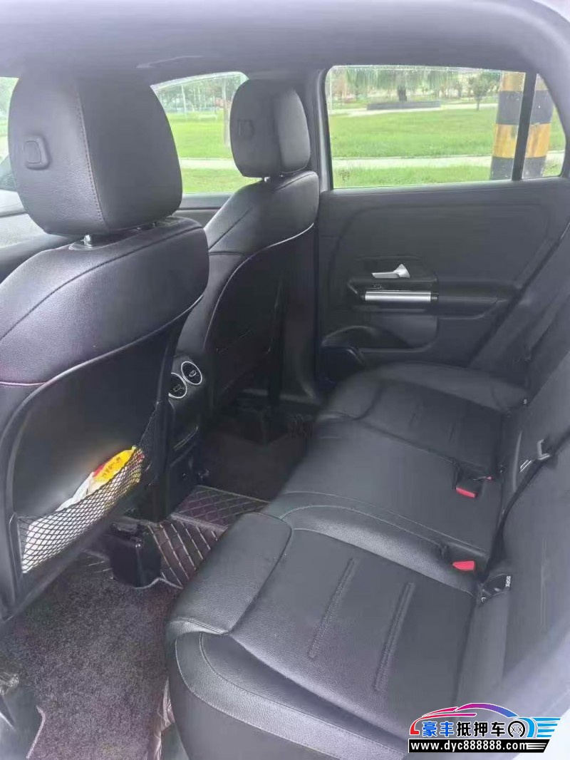 21年奔驰GLA轿车抵押车出售