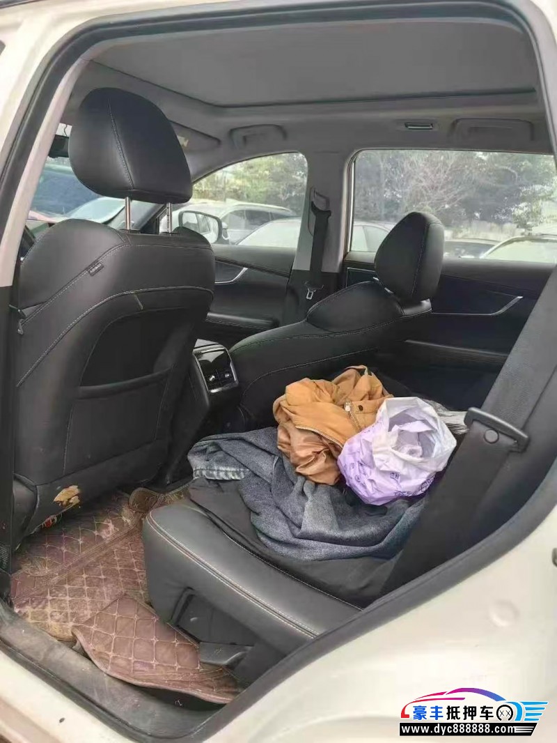 20年奇瑞瑞虎8轿车抵押车出售