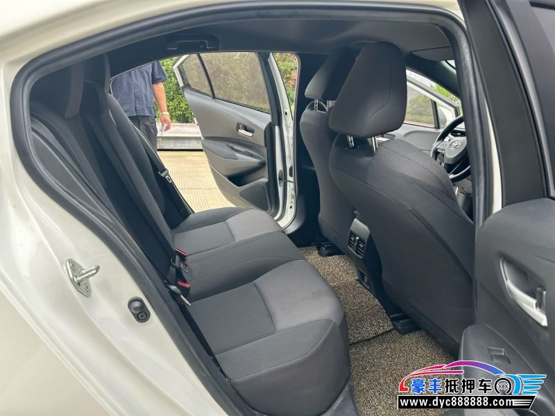 22年丰田雷凌轿车抵押车出售