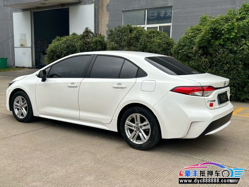 22年丰田雷凌轿车抵押车出售