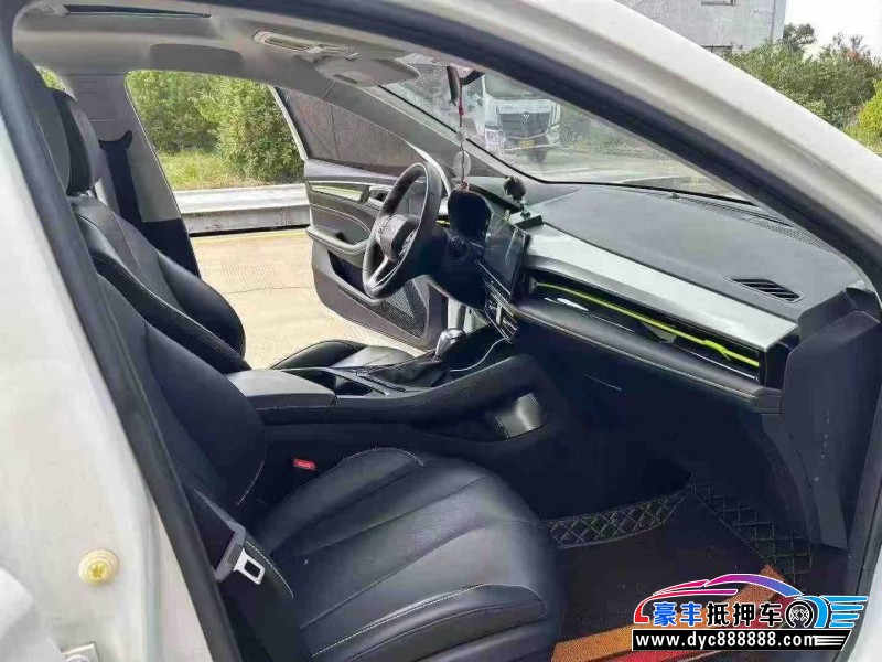 21年荣威i5轿车抵押车出售