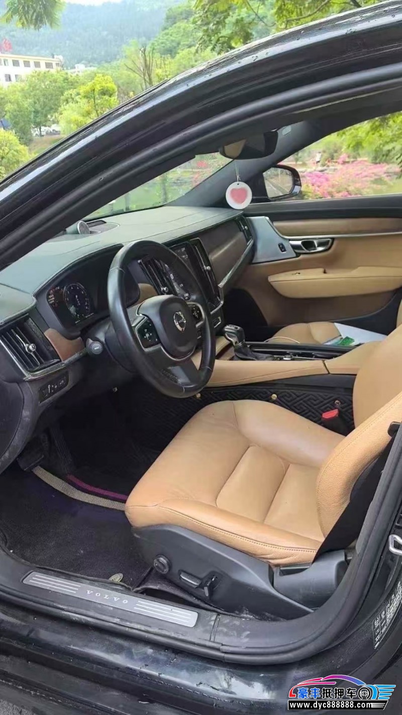 19年沃尔沃S90轿车抵押车出售