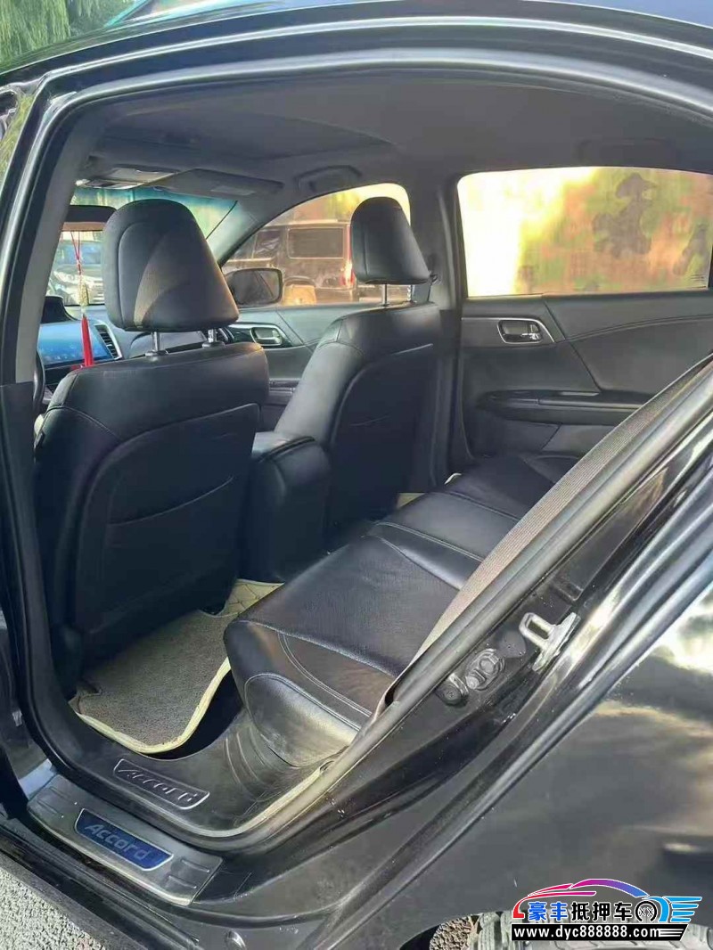 14年本田雅阁轿车抵押车出售