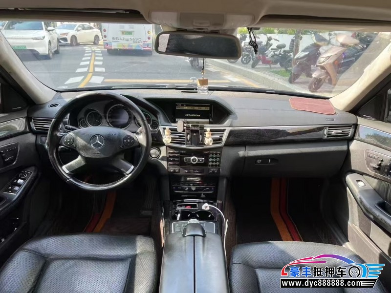 13年奔驰E轿车抵押车出售