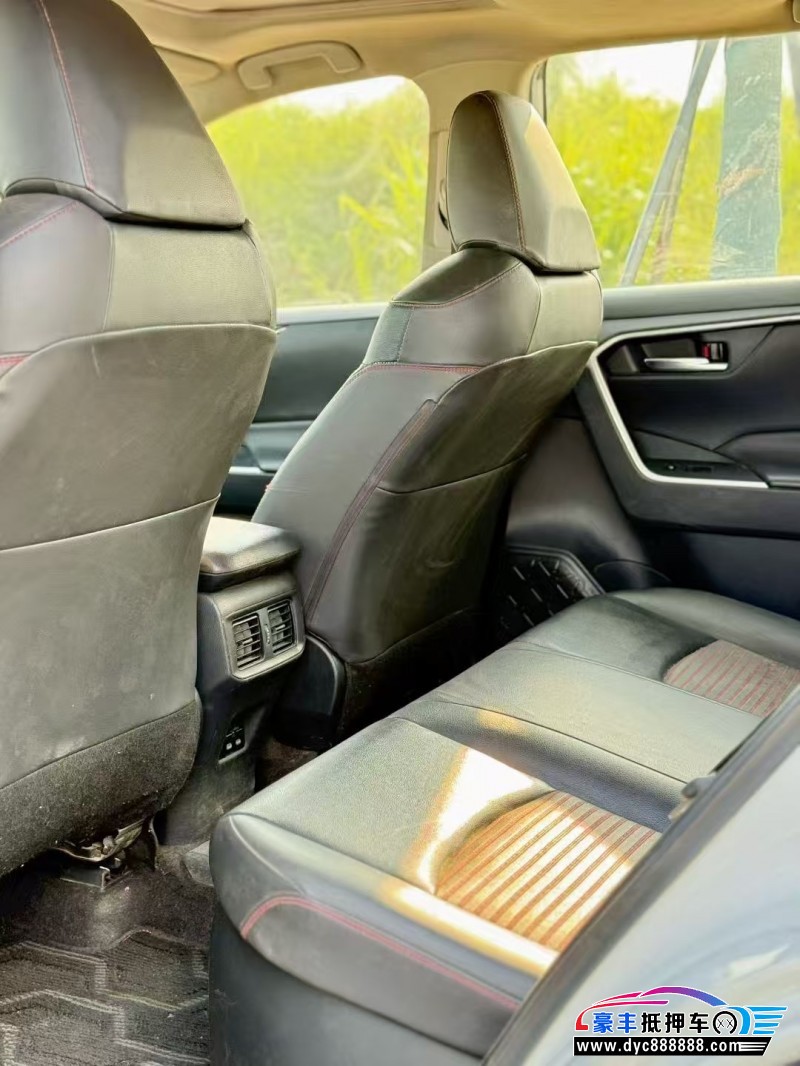 21年丰田RAV4轿车抵押车出售