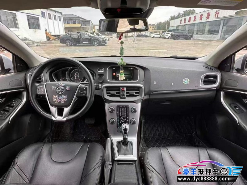 18年沃尔沃V40轿车抵押车出售