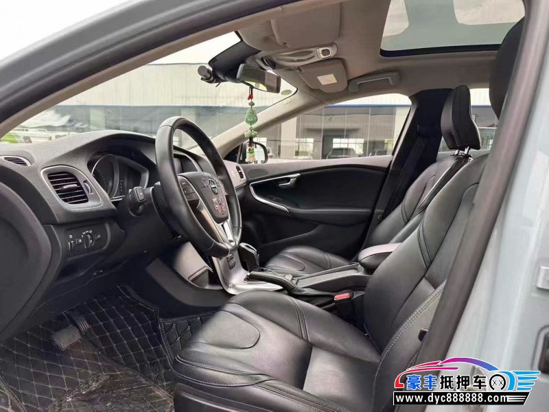 18年沃尔沃V40轿车抵押车出售